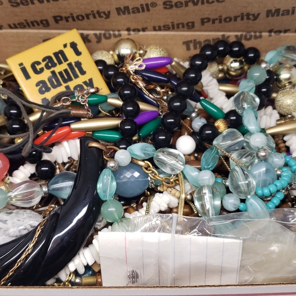 2+ lb. Vintage to Now Mixed Craft/Wearable Jewelry Lot. - Picture 4 of 4
